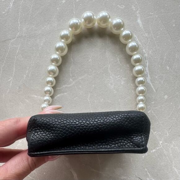 Authentic CHANEL Vintage CC Caviar Leather Mini Pouch Cigarette Crossbody Bag - Picture 6 of 16